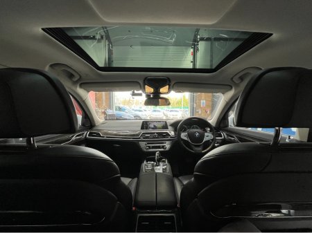 2017 BMW 7 Series - thumbnail 18