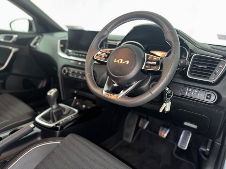 2025 Kia Ceed - thumbnail 2