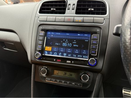 2011 Volkswagen Polo - thumbnail 16