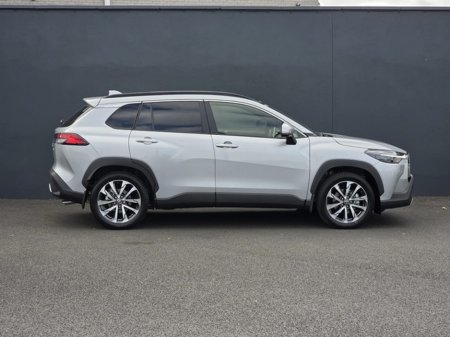 2024 Toyota Corolla Cross 1.8 Hybrid Sol 5dr €38,949 thumbnail