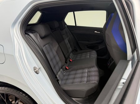 2025 Volkswagen Golf GTE 1.5 PHEV 272HP DSG *PAN ROOF* €47,990 thumbnail