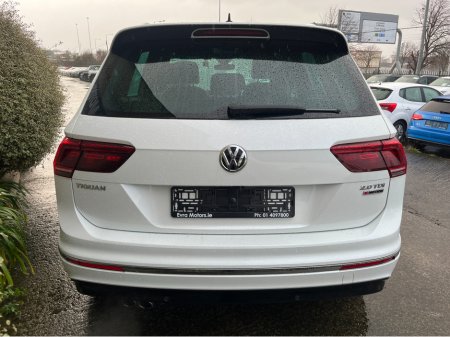 2020 Volkswagen Tiguan R-LINE 4MOTION AUTOMATIC 2.0 DIESEL //MASSIVE SPEC//DYNAUDIO SOUND SYSTEM//FULL LEATHER HEATED SEATS//360 PARKING CAMERAS//HEAD UP DISPLAY// €35,950 thumbnail