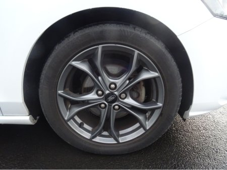 2019 Ford Focus ST-LINE 1.0 ECOBOOST 125 125PS 4DR €18,450 thumbnail