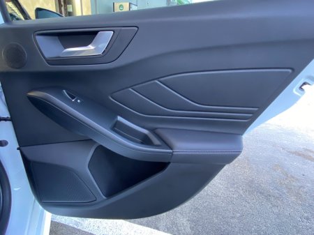 2023 Ford Focus - thumbnail 18