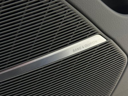 2025 Audi Q8 55 TFSI E S LINE 394HP QUATTRO €94,990 thumbnail