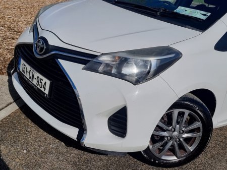 2015 Toyota Yaris - photo 2