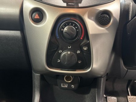 2017 Toyota Aygo 1.0 5DR X-PLAY €8,750 thumbnail