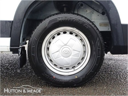 2026 Maxus Deliver 9 Luton Body with Tail Lift thumbnail