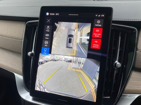 2025 Volvo XC90 T8 Ultra AWD Auto (PHEV) €84,900 thumbnail