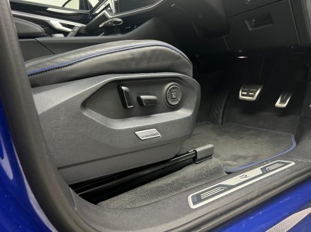 2025 Volkswagen Touareg R V6 3.0 TSI PHEV 462HP €89,990 thumbnail