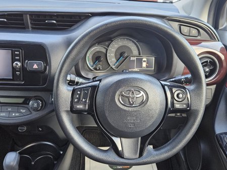 2017 Toyota Vitz - thumbnail 26