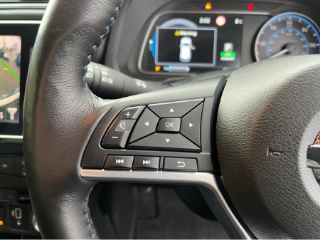 2020 Nissan Leaf N-CONNECTA EV //LOW MILES//HIGH SPEC//HEATED FRONT AND REAR SEATS//360 PARKING CAMERAS//KEYLESS ENTRY//ADAPTIVE CRUISE CONTROL// €13,950 thumbnail