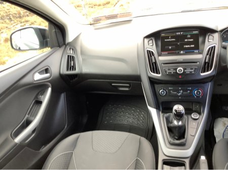 2016 Ford Focus - view 2