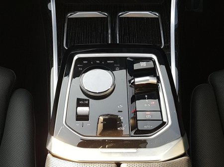 2025 BMW 7 Series - thumbnail 10