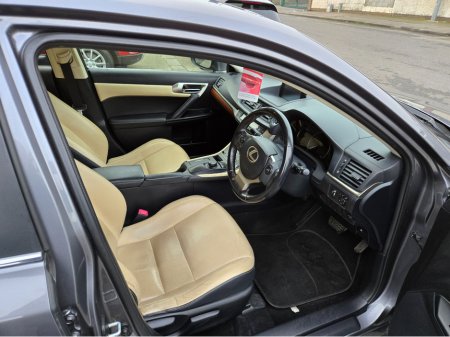 2015 Lexus CT 200 h - view 3