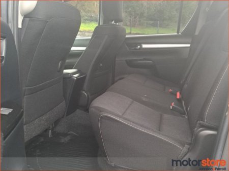 2021 Toyota Hilux HILUX 2.8 DOUBLE CAB SR5 4 DR €37,900 thumbnail