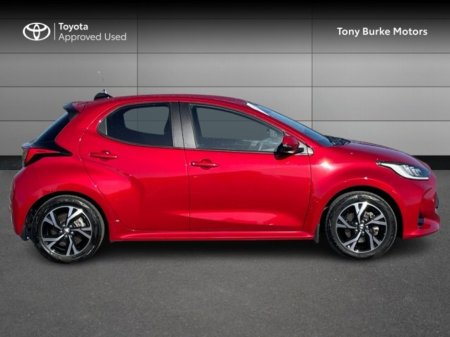 2025 Toyota Yaris - thumbnail 3