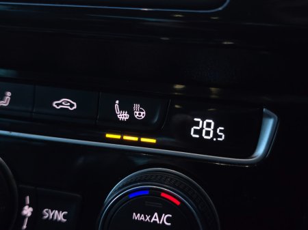 2016 Volkswagen Passat 2.0 TDI 150HP Highline BE €10,950 thumbnail