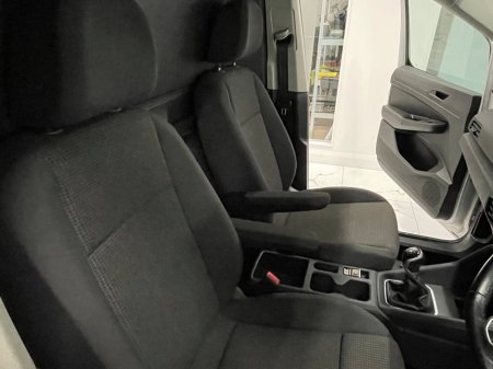 2023 Volkswagen Caddy CADDY DARK LABEL TDI 122HP A7F €19,995 thumbnail