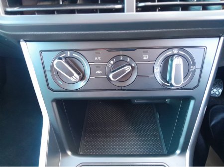 2022 Volkswagen Polo LIFE 1.0 TSI 95BHP MANUAL 5SPEED 5DR €18,400 thumbnail