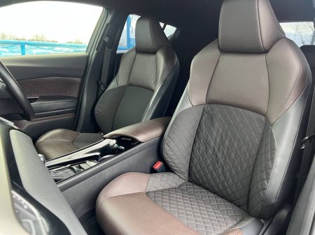 2017 Toyota C-HR - thumbnail 6