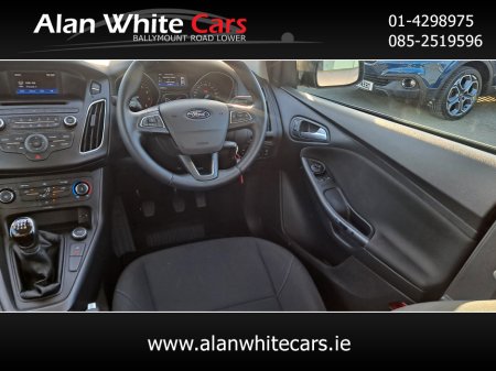 2016 Ford Focus - thumbnail 19