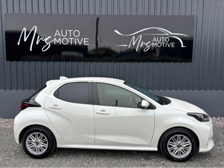 2022 Toyota Yaris - thumbnail 2