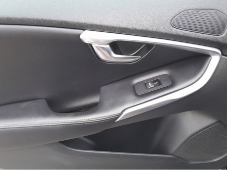 2016 Volvo V40 D2 R-DESIGN ED 5DR thumbnail