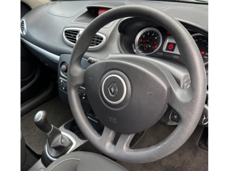 2010 Renault Clio 3 1.2 16V ROYALE ECO// €4,950 thumbnail