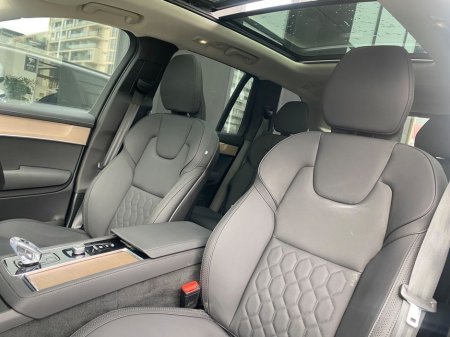 2025 Volvo XC90 T8 Dark Plus AWD Auto (PHEV) €78,900 thumbnail