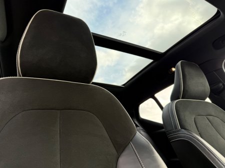 2022 Volvo XC40 - thumbnail 11