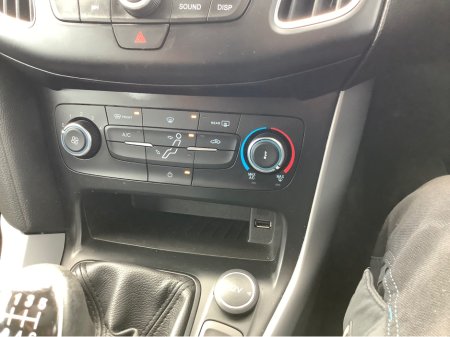 2016 Ford Focus - thumbnail 6