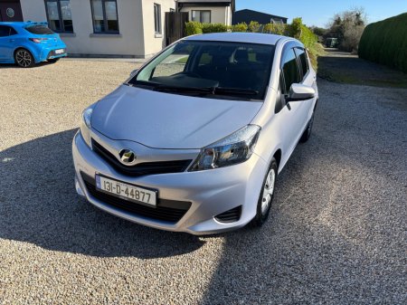 2013 Toyota Vitz - thumbnail 2