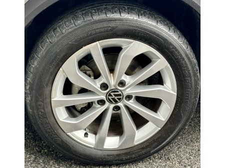 2023 Volkswagen T-Roc ++JUST 6K KML++ STYLE 1.5 TSI D7F 150HP €34,950 thumbnail