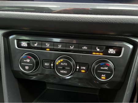 2020 Volkswagen Tiguan R-LINE AUTOMATIC 150HP 1.5 TSI //MASSIVE SPEC//FULL LEATHER//PANORAMIC GLASS ROOF//SAT NAV// €34,950 thumbnail