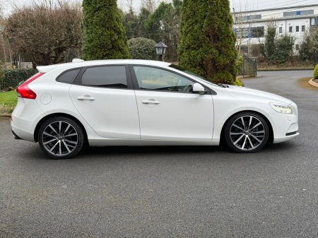 2018 Volvo V40 D2 (120hp) Momentum Edition Geartronic thumbnail
