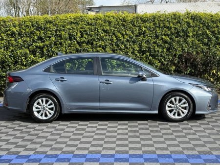 2023 Toyota Corolla - photo 2