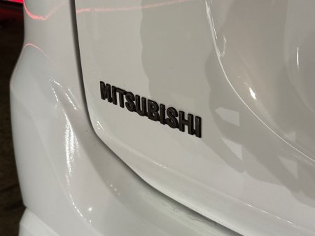 2019 Mitsubishi Outlander 2.4 AUTOMATIC HYBRID - ALLOY WHEELS - ELECTRIC SEATS - HEATED SEATS - HEATED STEERING WHEEL - HEATING / AC CONTROLS - REVERSE CAMERA - MULTI FUNCTION €21,950 thumbnail