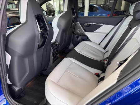 2025 BMW M5 4.4 V8 PHEV 728 HP €124,900 thumbnail