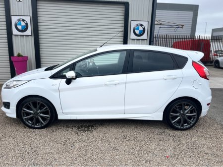 2017 Ford Fiesta - thumbnail 4