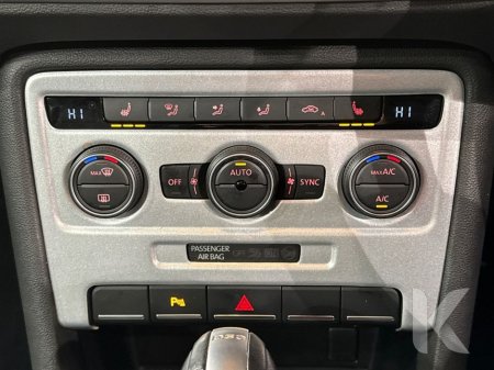 2016 Volkswagen Beetle LEATHER PACKAGE - 1.2 AUTOMATIC - REVERSE CAMERA €13,950 thumbnail