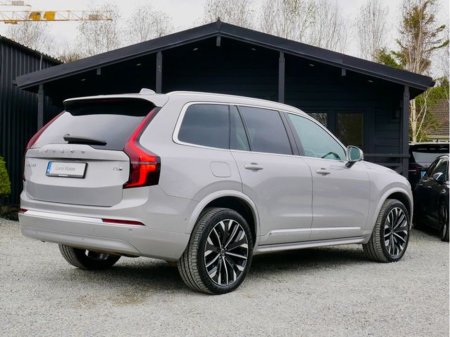 2025 Volvo XC90 - thumbnail 9