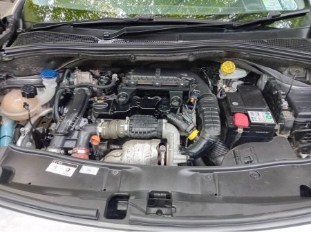 2018 Peugeot 2008 - thumbnail 16