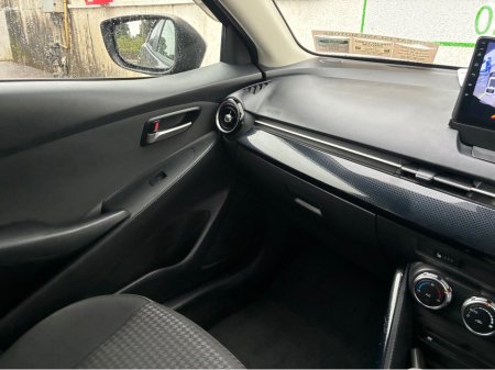 2016 Mazda Demio - thumbnail 18