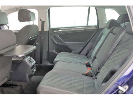 2017 Volkswagen Tiguan 2.0 TDI HIGHLINE 150HP*ALLOYS*PRIVACY GLASS* €25,890 thumbnail