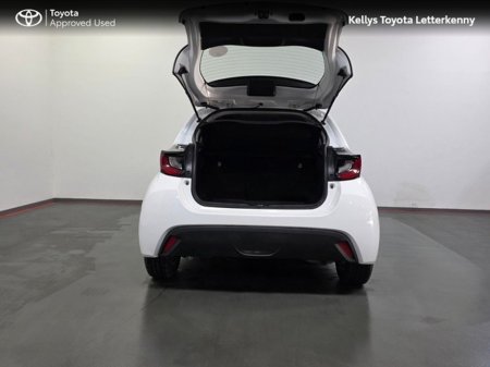 2025 Toyota Yaris Yaris Hybrid 115 Luna €25,845 thumbnail