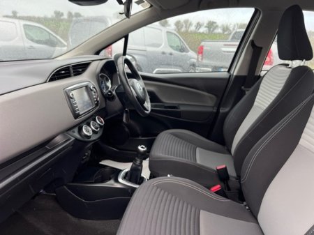 2019 Toyota Yaris - thumbnail 6