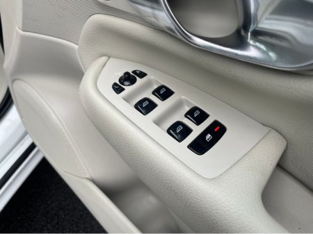 2019 Volvo XC90 T8 AWD PHEV 5DR AUTO R-DESIGN €36,950 thumbnail