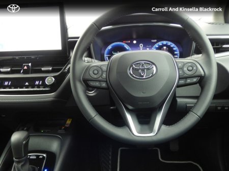 2023 Toyota Corolla Hybrid Luna Sport Saloon €28,950 thumbnail