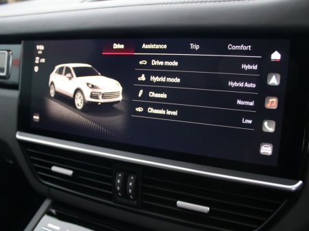 2023 Porsche Cayenne E-Hybrid Platinum Edition €77,000 thumbnail